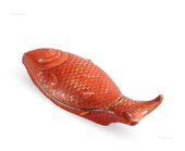 清乾隆 矾红鱼型盖盒